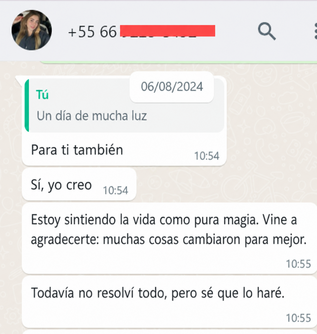 Testimonio de cliente en WhatsApp traducido al español